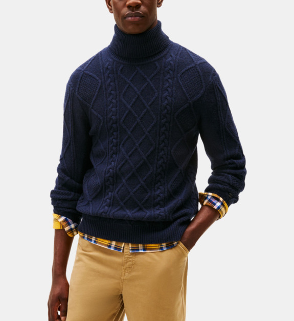 Pull droit maille en laine torsadée col roulé